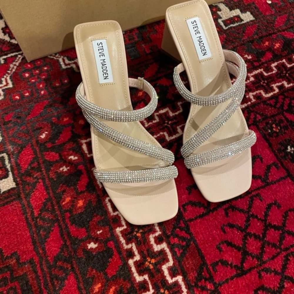 STEVE MADDEN Daleyza Nude Crystal Rhinestone Sandals Size 7.5